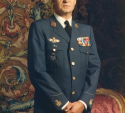 Fotografía Oficial de Su Majestad el Rey con uniforme del Ejército del Aire